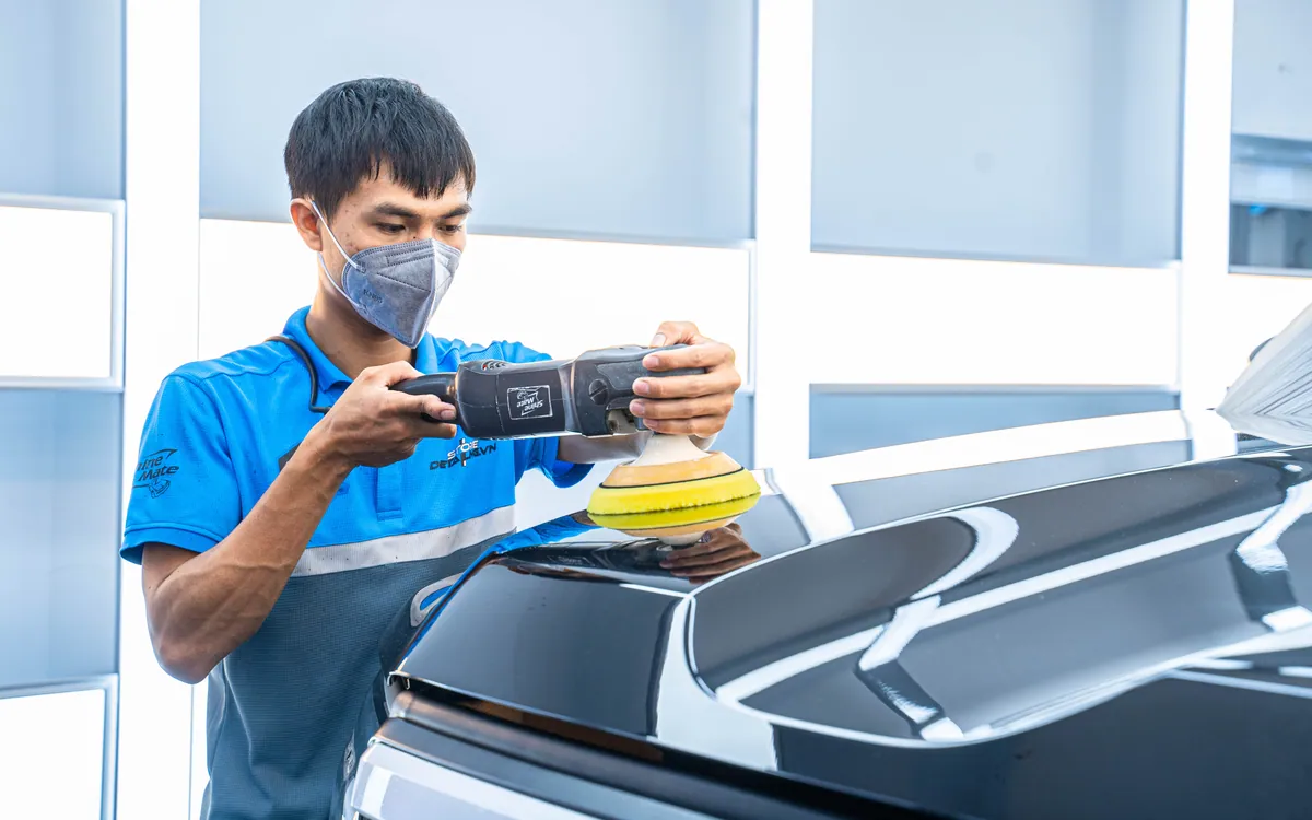 Đánh bóng hiệu chỉnh sơn xe trước khi dán PPF
